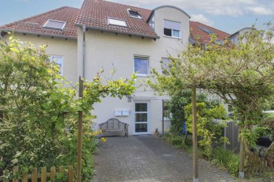 Naturnah und gut angebunden: 3-Zi.-Maisonette-ETW mit Gestaltungspotenzial und eigenem Garten