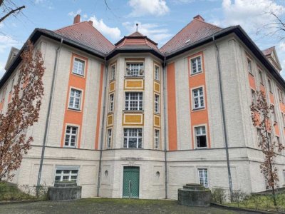 Vermietete 2-Zimmer-Wohnung im historischen Dahlem Palais in Berlin Dahlem zur Kapitalanlage