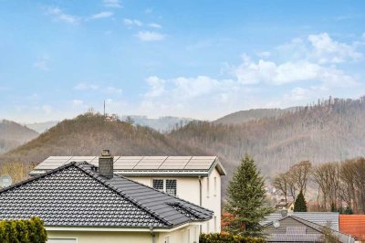 Provisionsfrei - Vermietete Eigentumswohnung mit sonnigem Balkon, wunderschönem Blick und Stellplatz