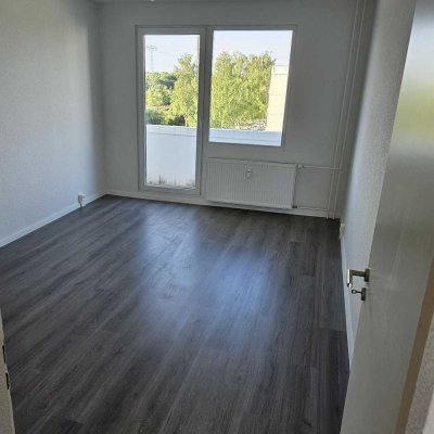 reserviert !! 5 Raum ** Dusche ** Balkon ** saniert **3.OG