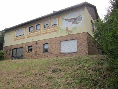 Einfamilienhaus mit Einliegerwohnung in Gönnersdorf bei Jünkerath/Eifel mit herrlichem Fernblick