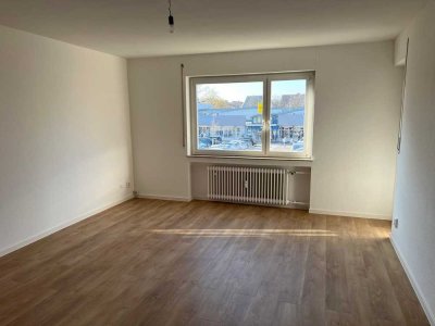 Erstbezug nach Sanierung: Helle 3-Zimmer-Wohnung mit neuer Einbauküche und Stellplatz