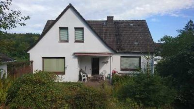 älteres Einfamilienhaus in schöner Lage mit großem Grundstück