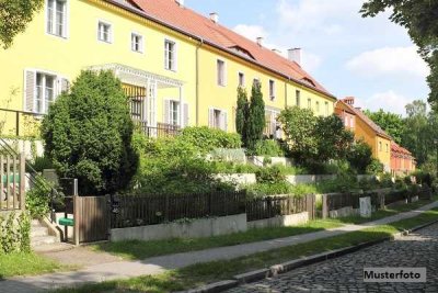 Kapitalanlage ++ Mehrfamilienhaus mit unterkellerter Doppelgarage ++