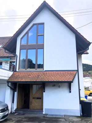 Großzügige 5-Zimmer-Wohnung mit gr. Dachterrasse in zentraler Lage