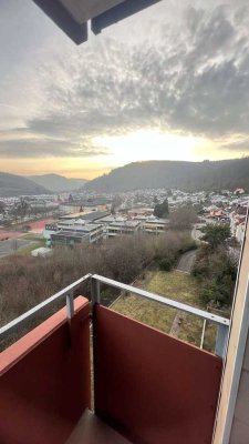 Ab sofort frei! 3,5 Zimmer mit Balkon und TG-Stellplatz!