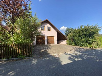 Großzügiges 2-Familienhaus mit Doppelgarage und Carport in beliebter Wohnlage in Altenstadt/WN