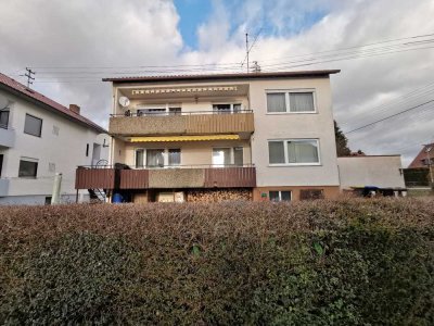 Freundliche 3,5-Zimmer-Hochparterre-Wohnung mit Balkon und EBK in Backnang