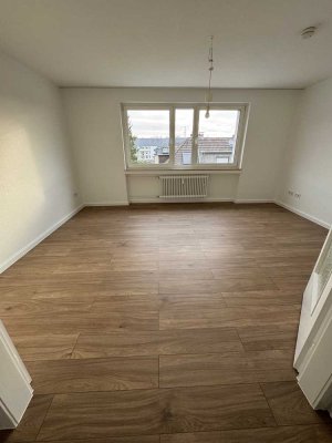 Erstbezug 2-Zimmer-Wohnung nach Kernsanierung mit Balkon