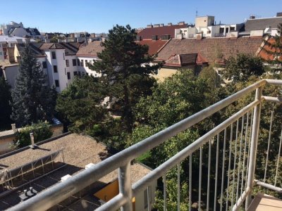 Sonnendurchflutete 2-Zimmer-Wohnung mit süd-west-seitigem Balkon - 3,6 % Rendite