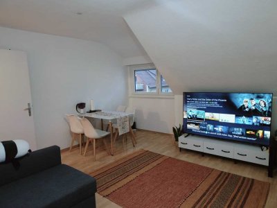 Modernisierte Wohnung mit zwei Zimmern und Einbauküche in Stuttgart