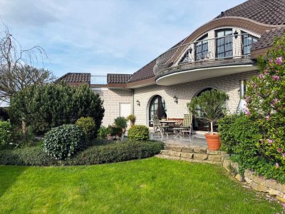 Wertiges Architekten 1 - 2 Familienhaus mit schönem Garten