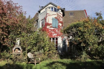 Einfamilienhaus mit großem Naturgarten