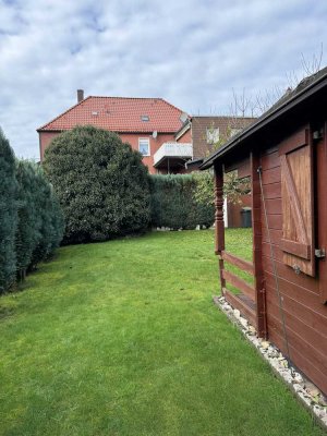 Ein Zuhause für den Handwerker: 180 m² mit zwei Garagen und tollem Garten