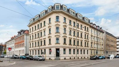 Renovierte 2-Zimmer-Wohnung mit Balkon in denkmalgeschütztem Altbau in Kleinzschocher