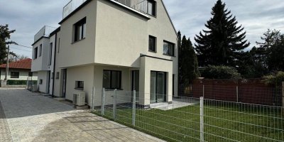 Moderne Doppelhaushälfte in 1220 Wien - Erstbezug mit Garten, Terrassen und Stellplatz - Perfekt für Familien!