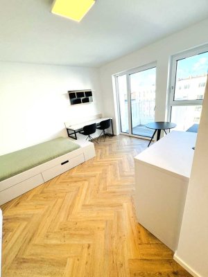 Balkon zum Innenhof! Neubau, direkt in Adlershof, möblierte Wohnung mit EBK!!!