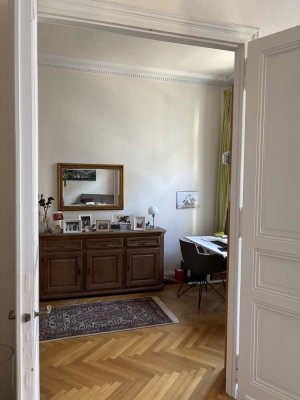 Geschmackvolle 2,5-Zimmer-Wohnung Altbauwohnung im Herzen von Pempelfort