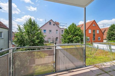 Helle Zwei-Zimmer-Wohnung mit Balkon und Tiefgarage