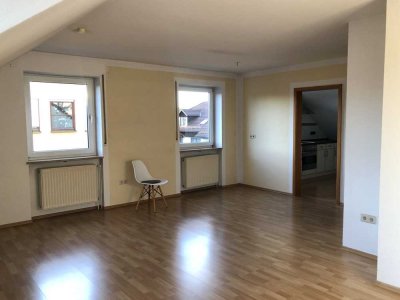 Schöne drei Zimmer Wohnung mit Balkon in Hallstadt