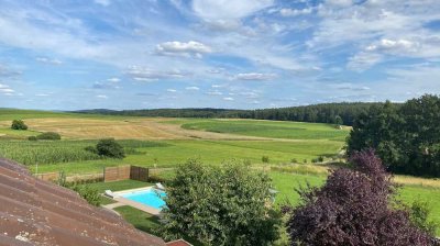 Helle 2,5 Zimmer Dachwohnung mit Weitblick und Gartenanteil, 96135 Stegaurach-Ortsteil Kreuzschuh