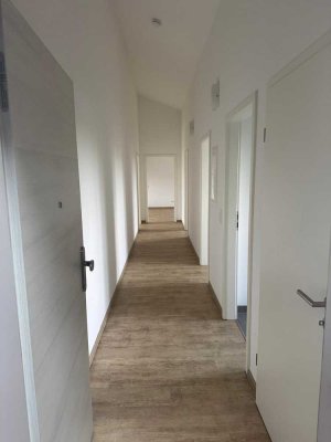 Helle 3-Zimmer-Dachgeschosswohnung mit gehobener Innenausstattung mit Balkon in Eschweiler