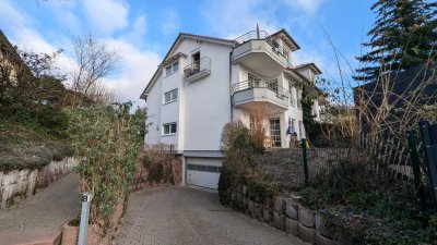 Schicke Erdgeschosswohnung mit Terrasse und Garage