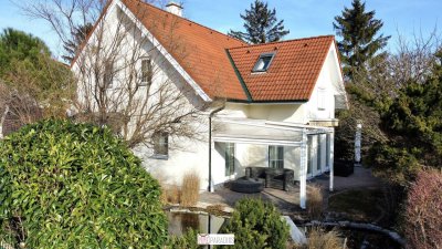 EXKLUSIVES, GEPFLEGTES EINFAMILIENHAUS IN IDYLLISCHEM GARTEN