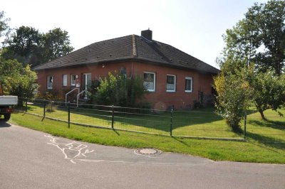 Frisch sanierter Bungalow mit traumhaftem Garten