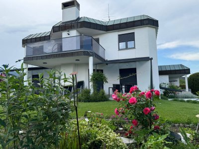 Moderne Villa in Ruhelage mit Ordination oder Büro! Drohnenvideo online!