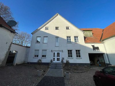 *RESERVIERT* Seltene Gelegenheit!
Einfamilienhaus mit Nebengebäuden auf großem Grundstück in