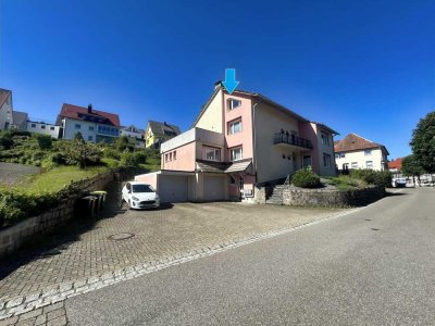 Gemütliche Dachgeschosswohnung im Herzen von 78136 Schonach mit weitreichendem Blick über den Ort!