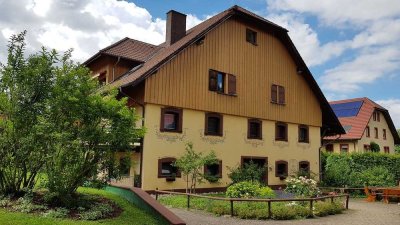 Private Reitanlage mit Mehrfamilienhaus in Südbaden