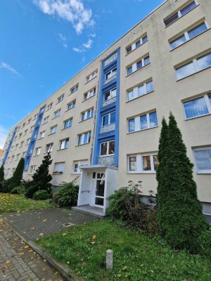 Zwei Zimmer Wohnung mit Tageslichtbad und Balkon !