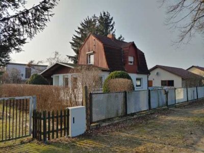 Bezugsfreies freistehendes Einfamilienhaus Mit schönem Garten, Garage und Nebengelass