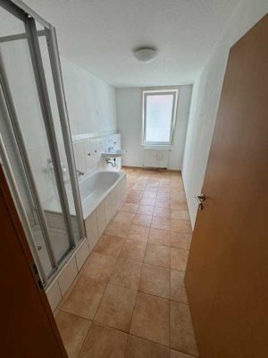 Gepflegte 3 Zimmer Wohnung im 2.OG mit EBK, DU/ WA in Calw, Lederstr.16, WM ca. 818€