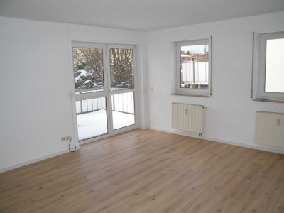 Ruhige Lage, Balkon, Bad mit Fenster, frisch renoviert!!!