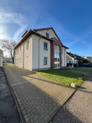 Schicke, barrierefreie Neubau-Erdgeschosswohnung aus 2022 mit Terrasse und Gartenanteil