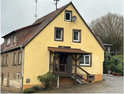 Gemütliches ehem. Bauernhaus mit Stall und Scheune und großem Wiesengrundstück