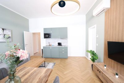 Top Sanierte 2-Zimmer-Altbau-Wohnung mit Klimaanlage !!