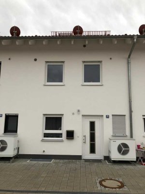 Freundliches und neuwertiges 5-Zimmer-Reihenhaus mit EBK in Brunnthal