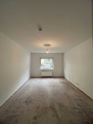 Teilrenovierte 1,5 Zimmer Wohnung | Tageslichtbad | Badewanne | 43 m²