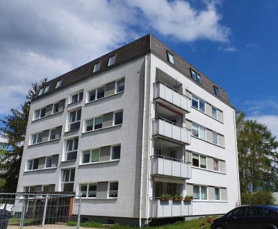 Großzügige 4 Zimmer Wohnung mit Balkon