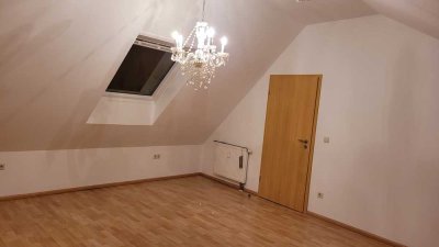 Großzügige 1,5-Zimmer-Studio- Wohnung mit Balkon und EBK in Kandel