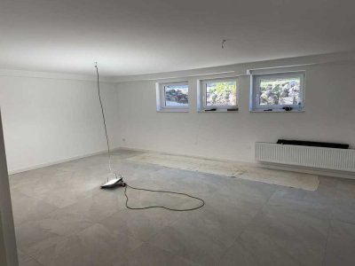 Kernsanierte 2 Zimmer Souterrainwohnung mit EBK