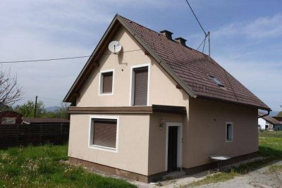 Wohnhaus und Nebengebäude mit land- und forstwirtschaftlichen Kleinflächen zu verkaufen