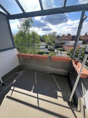 Attraktive freie 3-Zimmer-Wohnung im Dachgeschoss mit Balkon und Garagenstellplatz