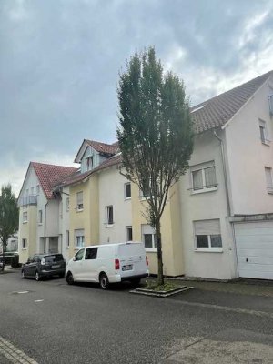 Exklusive 2,5-Zimmer-Hochparterre-Wohnung mit geh. Innenausstattung mit EBK in Remseck am Neckar