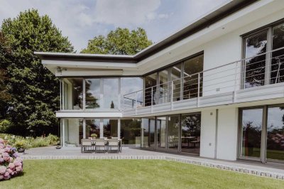 Villa im Bauhaus-Design in bester Hanglage