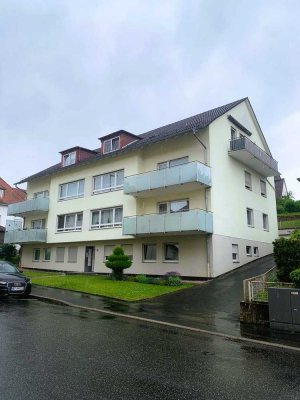 DG-Eigentumswohnung mit Einbauküche, Badewanne, Balkon und Garage *** Vlämenweg ***